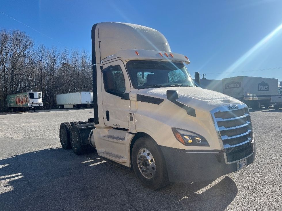 Day Cab Tractor-Heavy Duty Tractors-Freightliner-2019-T12664ST-Greer-SC-238,370\n\t\tmiles-$ 57,000 - Image 1