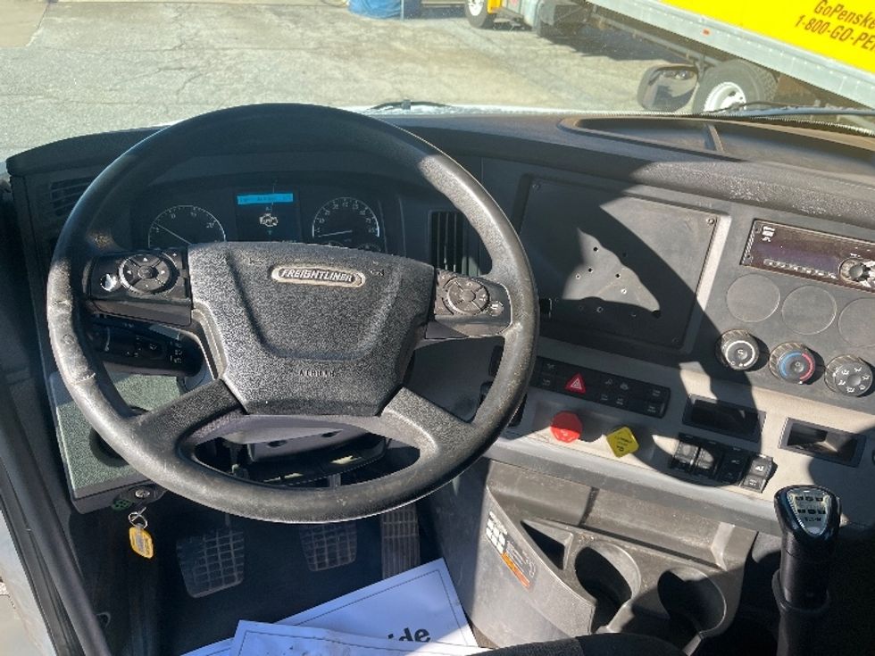 Day Cab Tractor-Heavy Duty Tractors-Freightliner-2019-T12664ST-Greer-SC-238,370\n\t\tmiles-$ 57,000 - Image 11