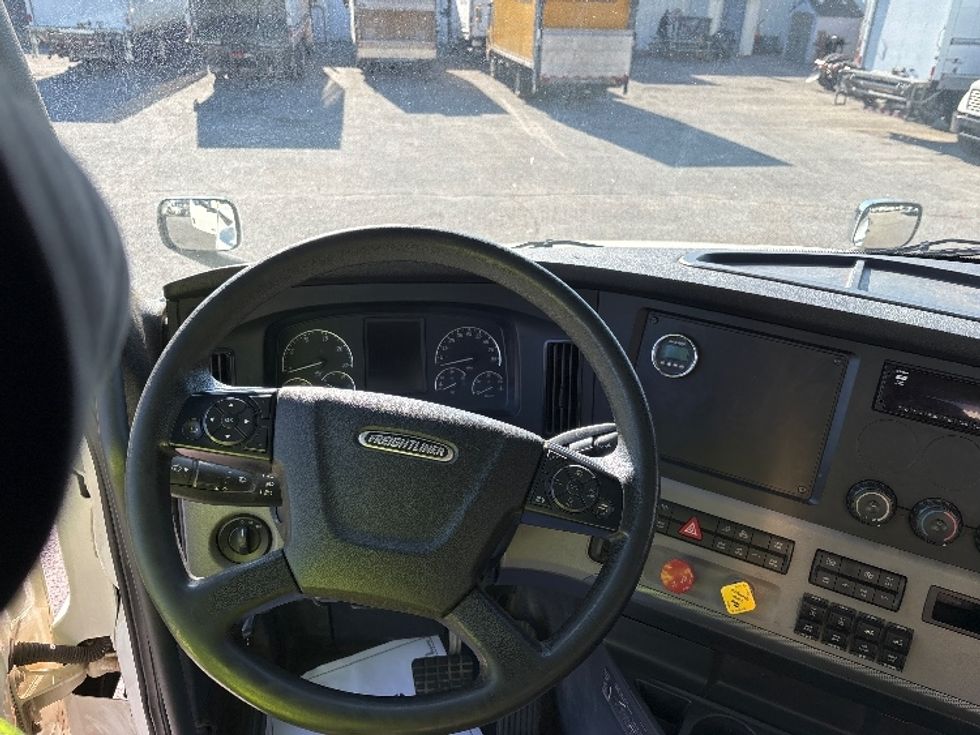 Day Cab Tractor-Heavy Duty Tractors-Freightliner-2019-T12664ST-Greer-SC-240,869\n\t\tmiles-$ 55,000 - Image 11