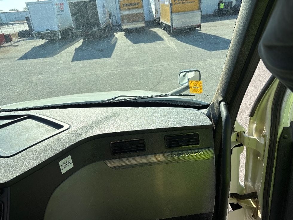 Day Cab Tractor-Heavy Duty Tractors-Freightliner-2019-T12664ST-Greer-SC-240,869\n\t\tmiles-$ 55,000 - Image 13