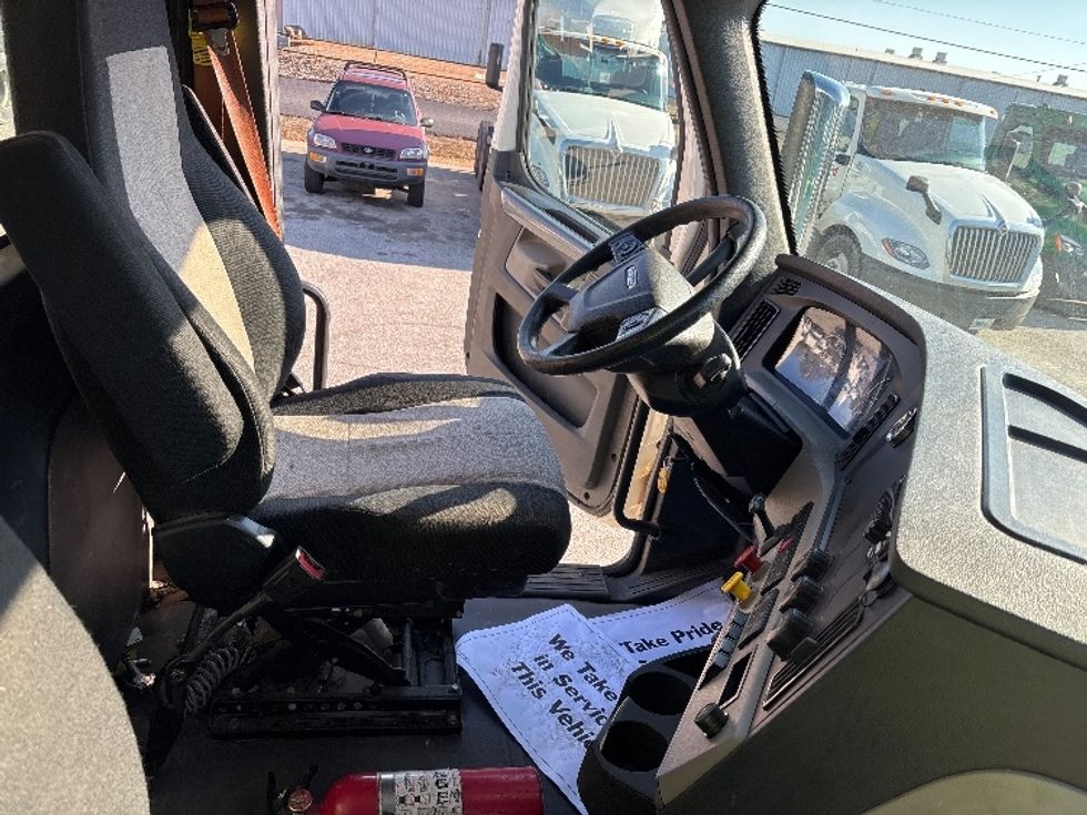 Day Cab Tractor-Heavy Duty Tractors-Freightliner-2019-T12664ST-Greer-SC-240,869\n\t\tmiles-$ 55,000 - Image 14