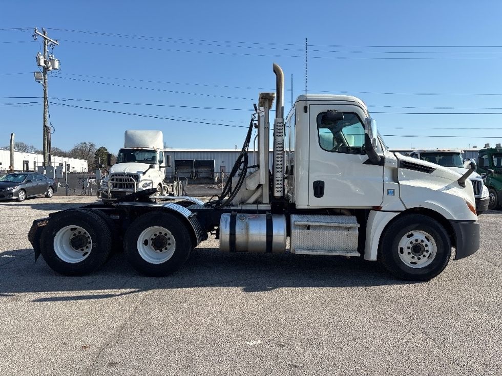 Day Cab Tractor-Heavy Duty Tractors-Freightliner-2019-T12664ST-Greer-SC-240,869\n\t\tmiles-$ 55,000 - Image 8