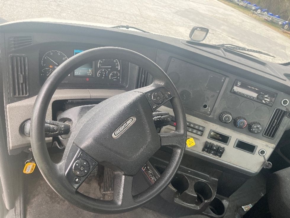 Day Cab Tractor-Heavy Duty Tractors-Freightliner-2019-T12664ST-Greer-SC-267,138\n\t\tmiles-$ 56,750 - Image 11