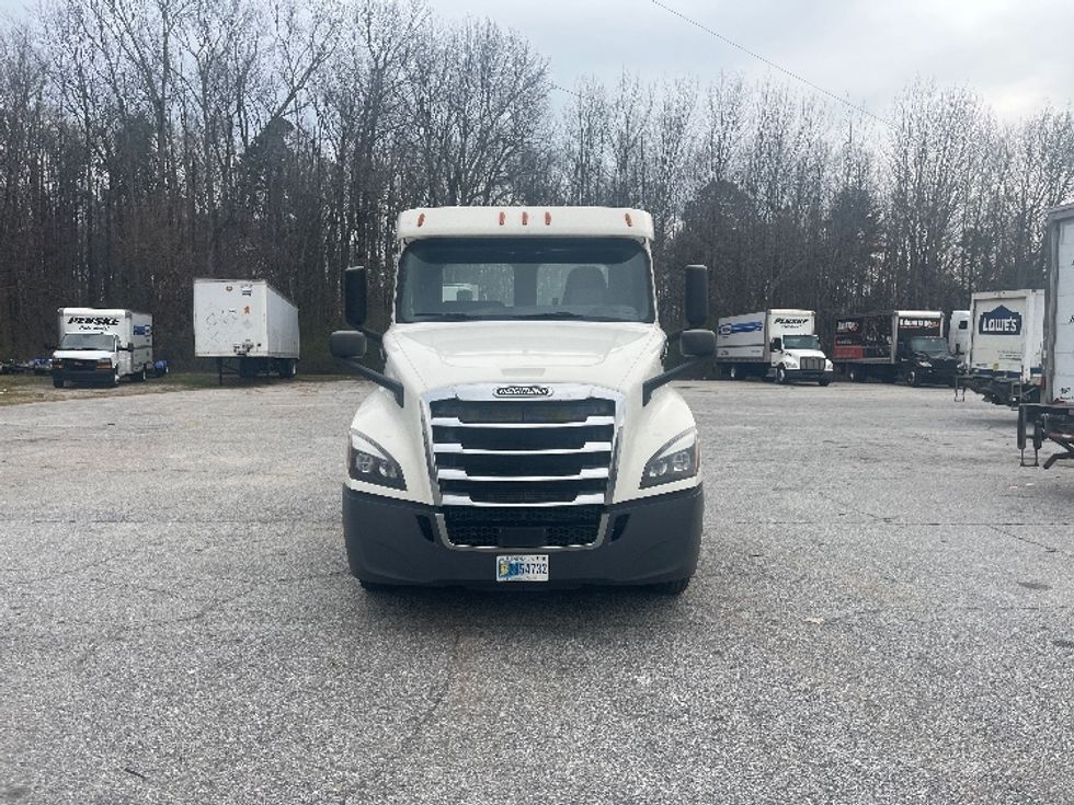 2019 Freightliner Cascadia 126" Day cab photo 2