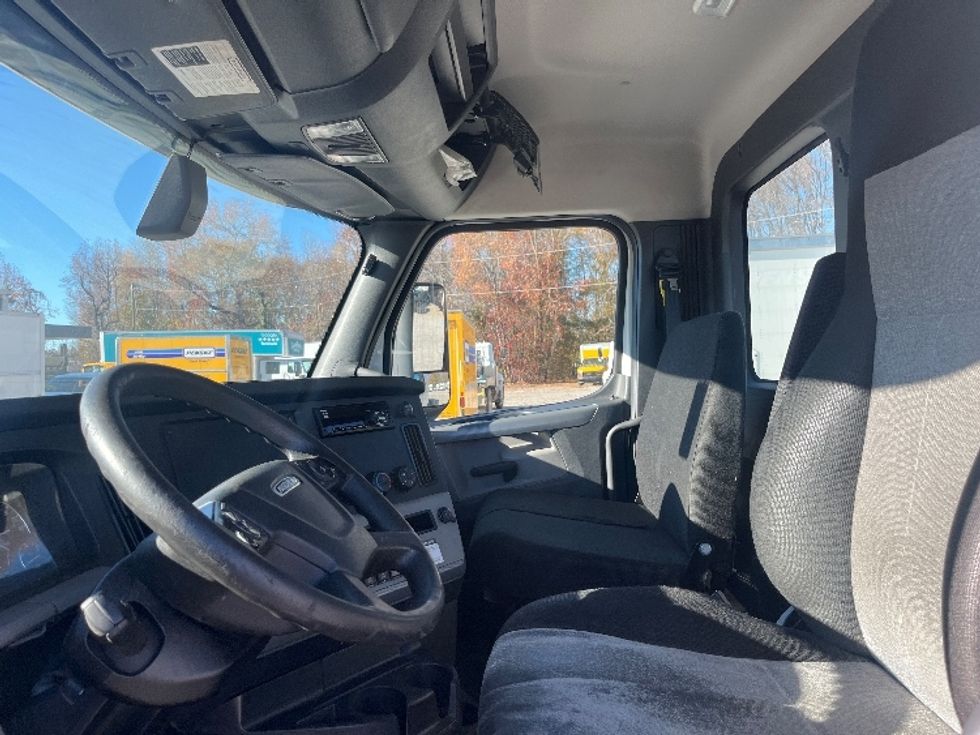 Day Cab Tractor-Heavy Duty Tractors-Freightliner-2019-T12664ST-Greer-SC-380,770\n\t\tmiles-$ 46,250 - Image 10