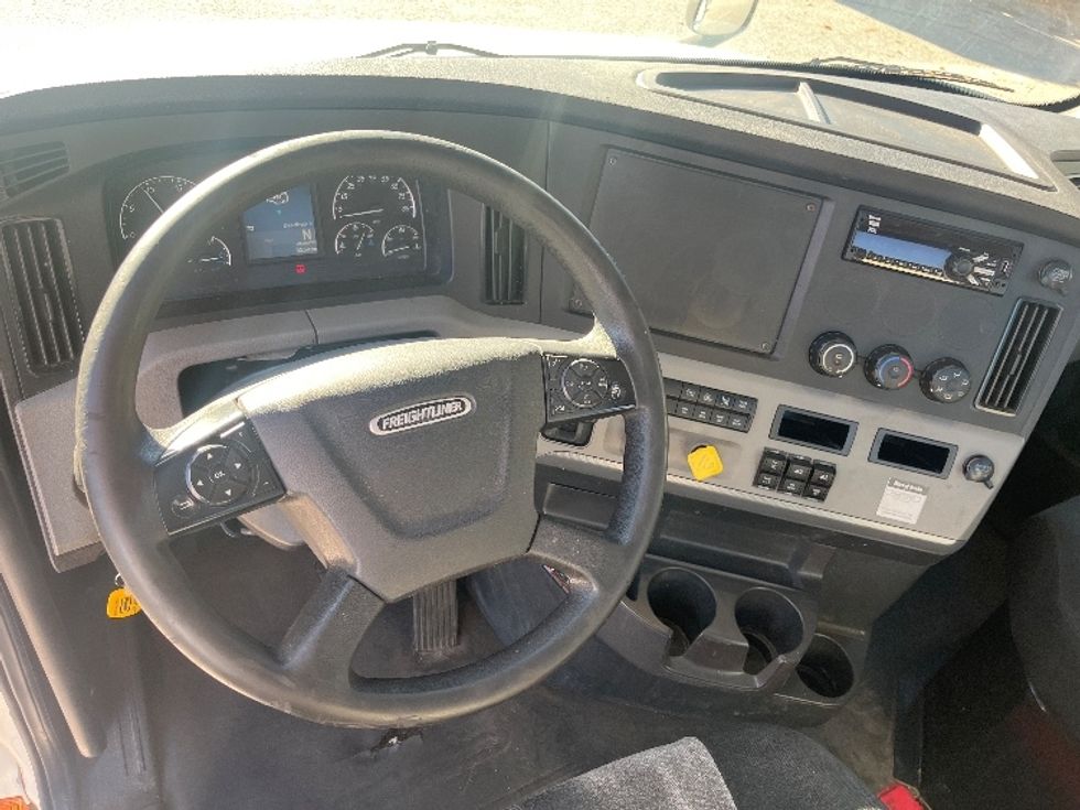 Day Cab Tractor-Heavy Duty Tractors-Freightliner-2019-T12664ST-Greer-SC-380,770\n\t\tmiles-$ 46,250 - Image 11