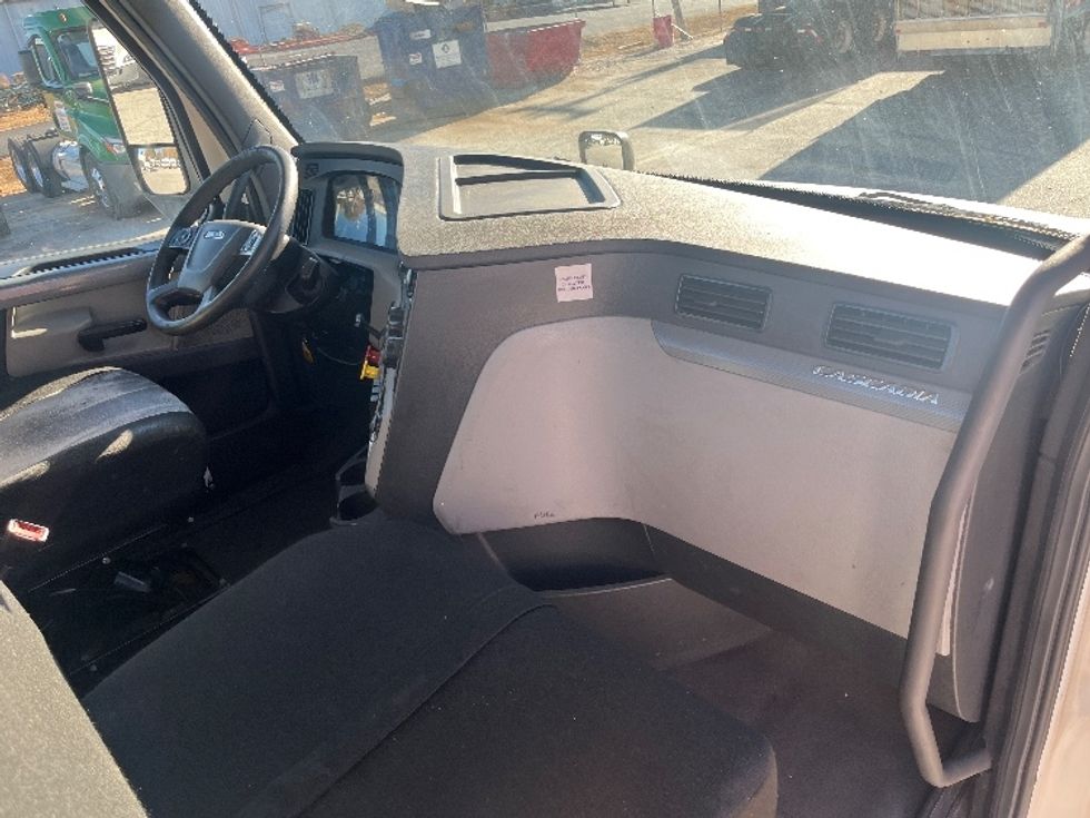 Day Cab Tractor-Heavy Duty Tractors-Freightliner-2019-T12664ST-Greer-SC-380,770\n\t\tmiles-$ 46,250 - Image 13