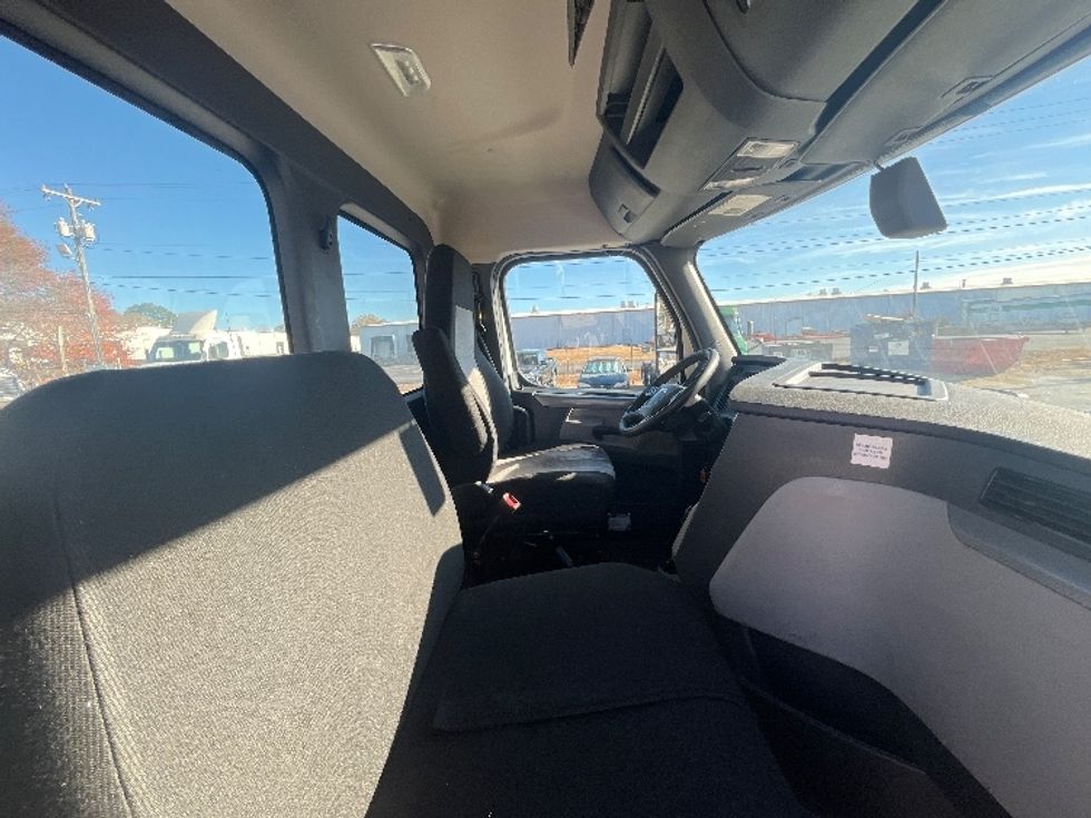 Day Cab Tractor-Heavy Duty Tractors-Freightliner-2019-T12664ST-Greer-SC-380,770\n\t\tmiles-$ 46,250 - Image 14