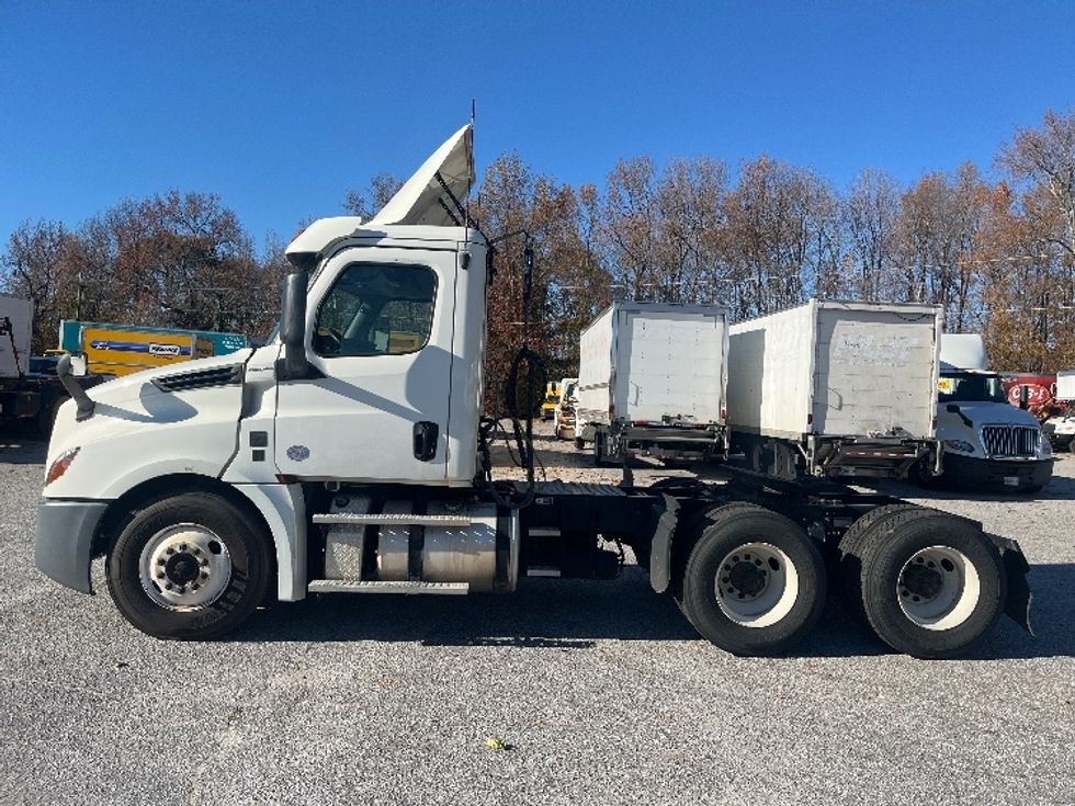 2019 Freightliner Cascadia 126" Day cab photo 4