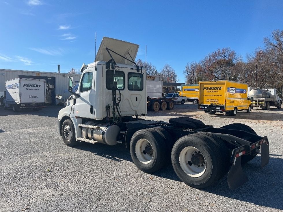Day Cab Tractor-Heavy Duty Tractors-Freightliner-2019-T12664ST-Greer-SC-380,770\n\t\tmiles-$ 46,250 - Image 5