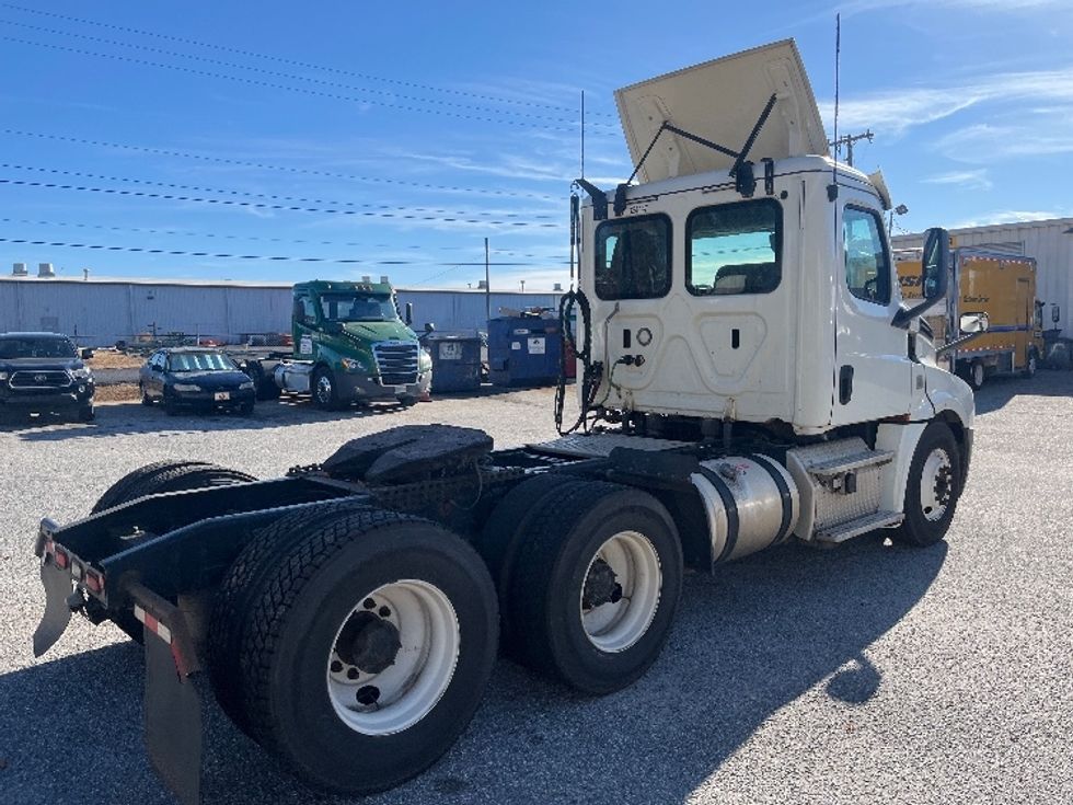 Day Cab Tractor-Heavy Duty Tractors-Freightliner-2019-T12664ST-Greer-SC-380,770\n\t\tmiles-$ 46,250 - Image 7