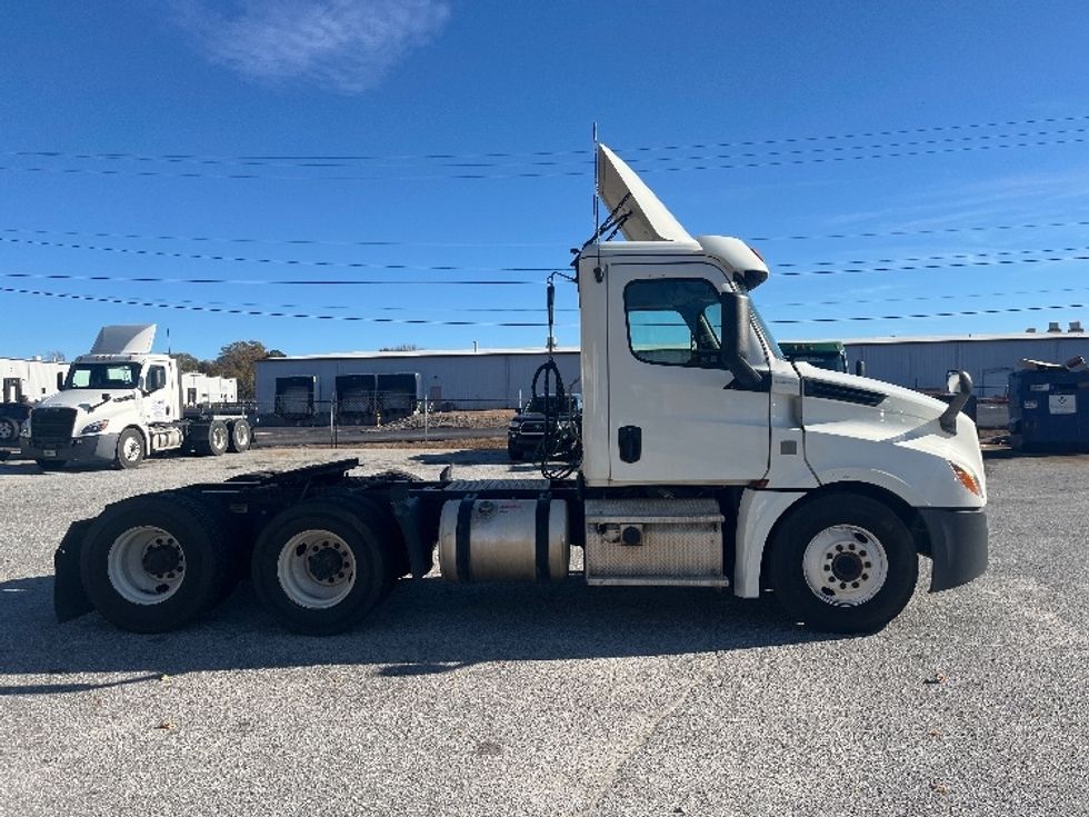 Day Cab Tractor-Heavy Duty Tractors-Freightliner-2019-T12664ST-Greer-SC-380,770\n\t\tmiles-$ 46,250 - Image 8
