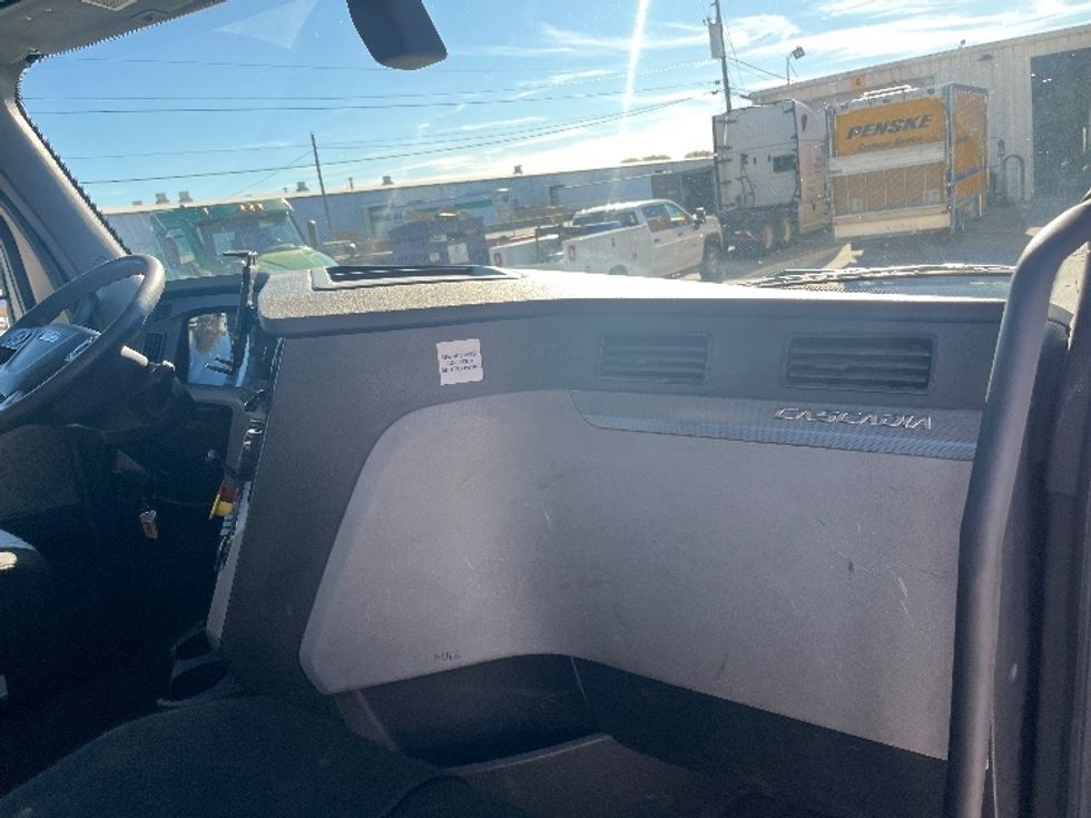 Day Cab Tractor-Heavy Duty Tractors-Freightliner-2019-T12664ST-Greer-SC-488,857\n\t\tmiles-$ 40,250 - Image 13