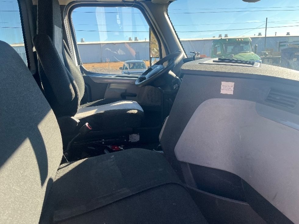 Day Cab Tractor-Heavy Duty Tractors-Freightliner-2019-T12664ST-Greer-SC-488,857\n\t\tmiles-$ 40,250 - Image 14