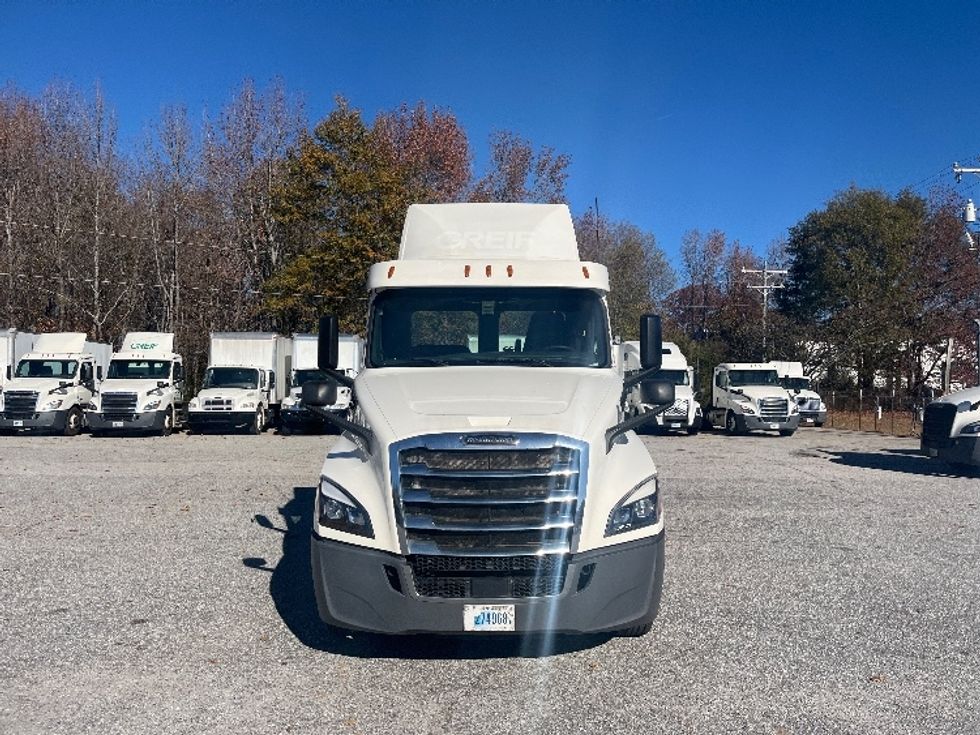 Day Cab Tractor-Heavy Duty Tractors-Freightliner-2019-T12664ST-Greer-SC-488,857\n\t\tmiles-$ 40,250 - Image 2