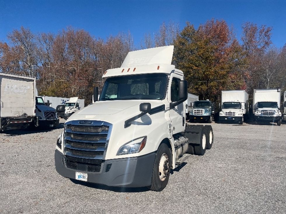 Day Cab Tractor-Heavy Duty Tractors-Freightliner-2019-T12664ST-Greer-SC-488,857\n\t\tmiles-$ 40,250 - Image 3
