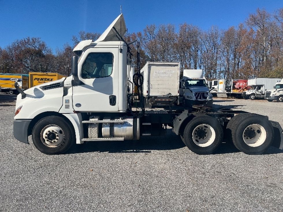Day Cab Tractor-Heavy Duty Tractors-Freightliner-2019-T12664ST-Greer-SC-488,857\n\t\tmiles-$ 40,250 - Image 4