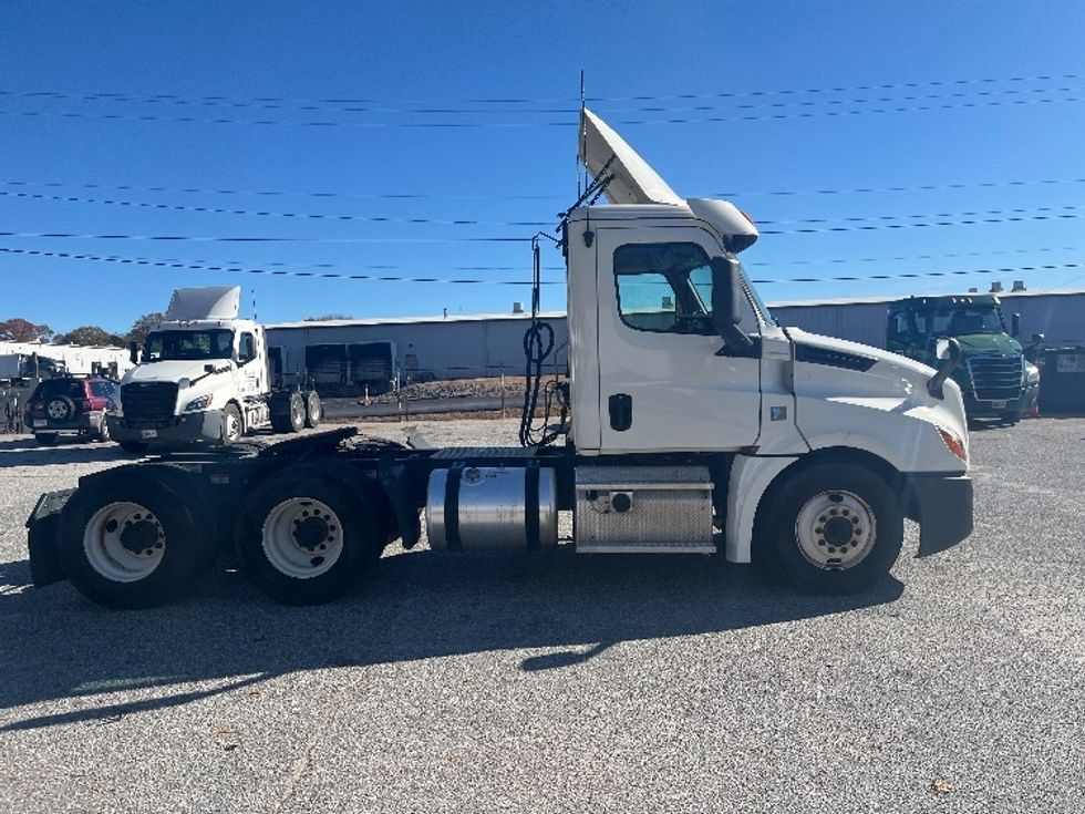 Day Cab Tractor-Heavy Duty Tractors-Freightliner-2019-T12664ST-Greer-SC-488,857\n\t\tmiles-$ 40,250 - Image 8