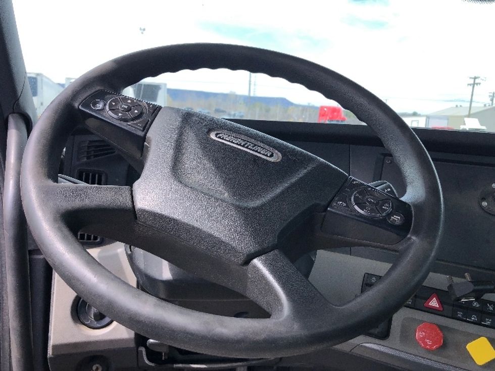 Day Cab Tractor-Heavy Duty Tractors-Freightliner-2019-T12664ST-Guilderland Center-NY-386,695\n\t\tmiles-$ 42,750 - Image 11