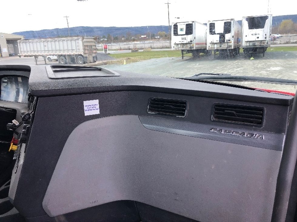 Day Cab Tractor-Heavy Duty Tractors-Freightliner-2019-T12664ST-Guilderland Center-NY-386,695\n\t\tmiles-$ 42,750 - Image 13