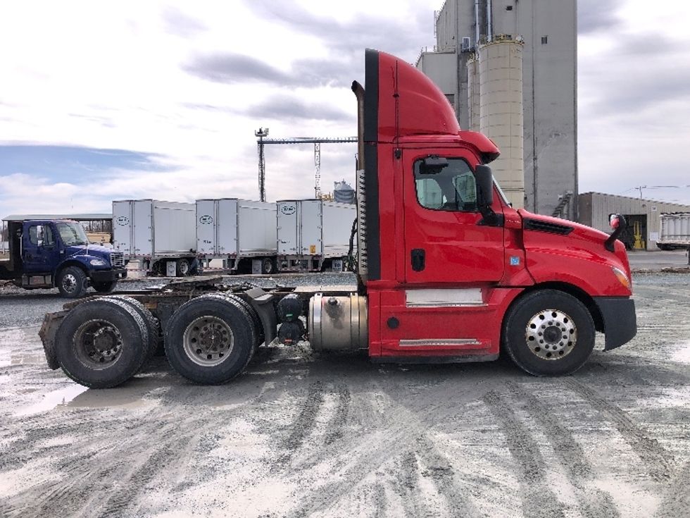 Day Cab Tractor-Heavy Duty Tractors-Freightliner-2019-T12664ST-Guilderland Center-NY-386,695\n\t\tmiles-$ 42,750 - Image 8