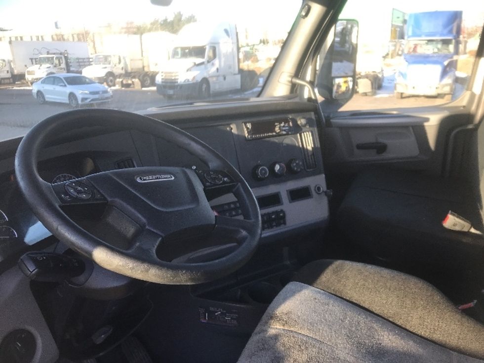 Day Cab Tractor-Heavy Duty Tractors-Freightliner-2019-T12664ST-Hagerstown-MD-341,735\n\t\tmiles-$ 52,500 - Image 10