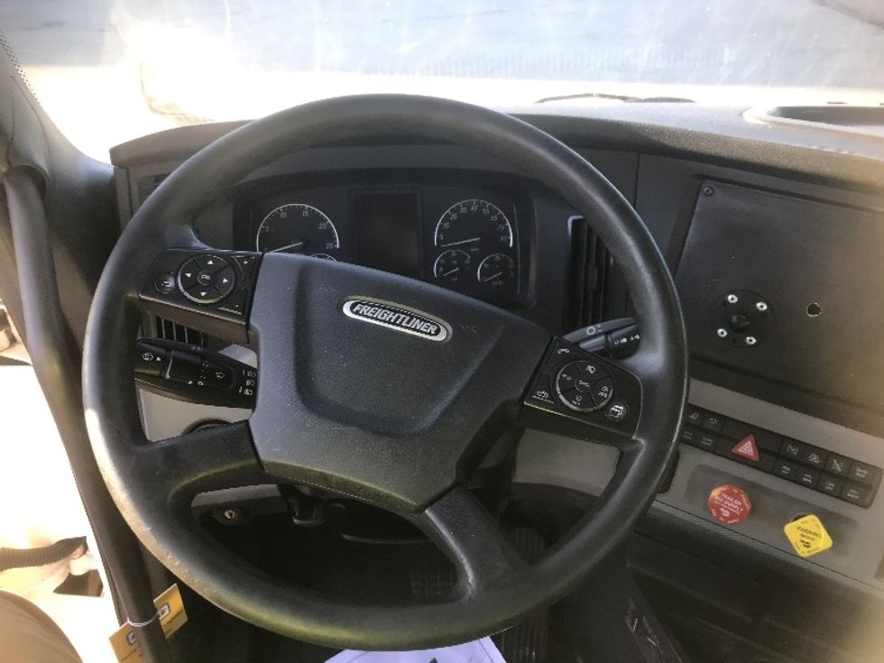 Day Cab Tractor-Heavy Duty Tractors-Freightliner-2019-T12664ST-Hagerstown-MD-341,735\n\t\tmiles-$ 52,500 - Image 11