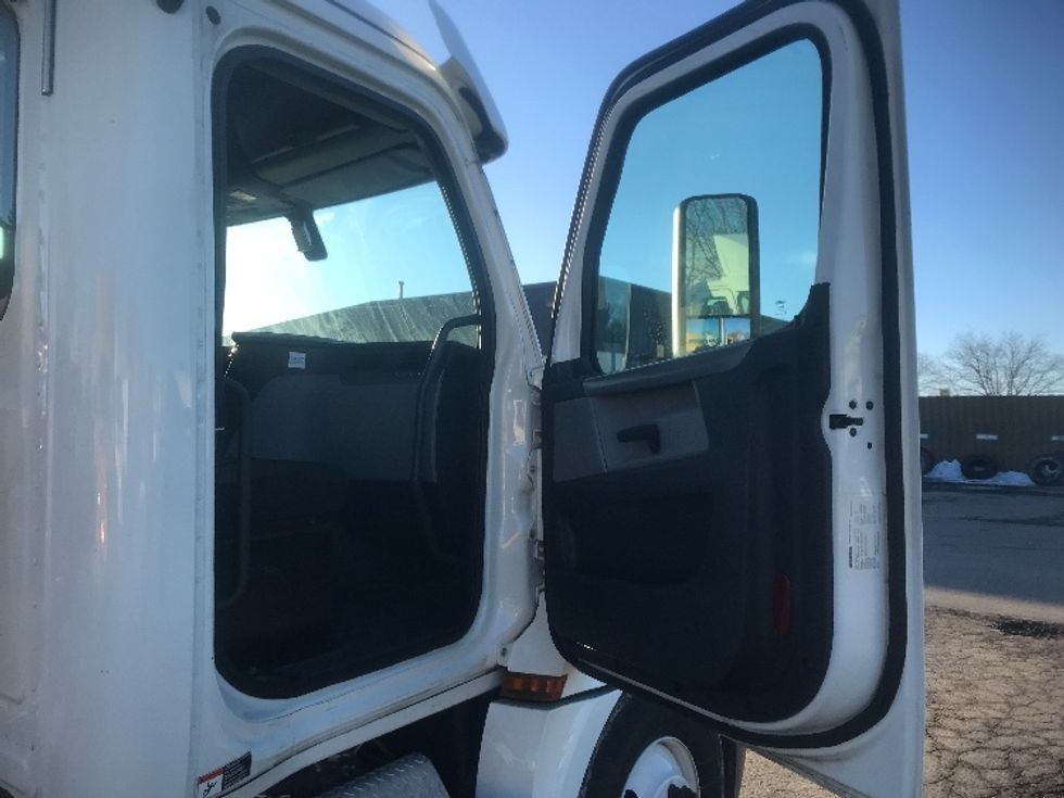 Day Cab Tractor-Heavy Duty Tractors-Freightliner-2019-T12664ST-Hagerstown-MD-341,735\n\t\tmiles-$ 52,500 - Image 12