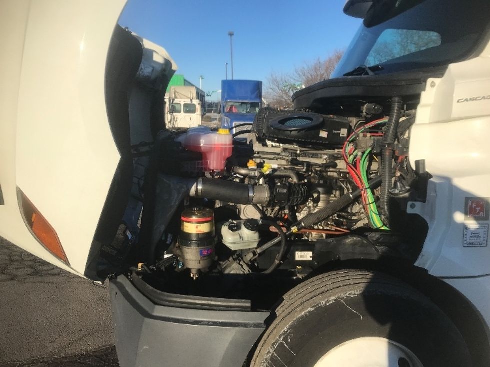 Day Cab Tractor-Heavy Duty Tractors-Freightliner-2019-T12664ST-Hagerstown-MD-341,735\n\t\tmiles-$ 52,500 - Image 16