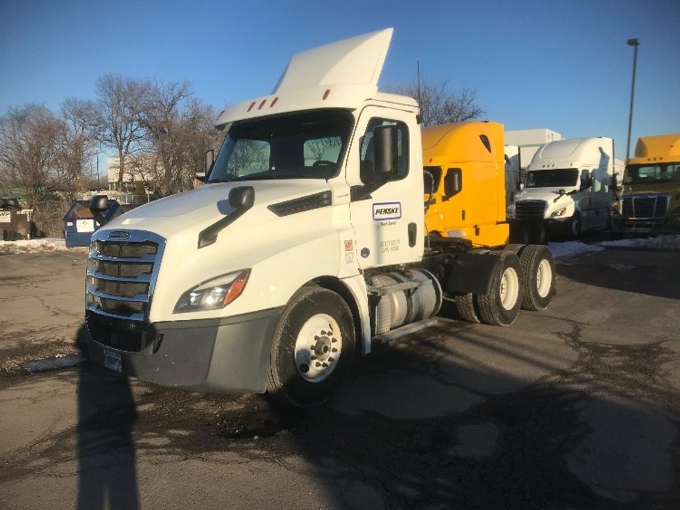 Day Cab Tractor-Heavy Duty Tractors-Freightliner-2019-T12664ST-Hagerstown-MD-341,735\n\t\tmiles-$ 52,500 - Image 3