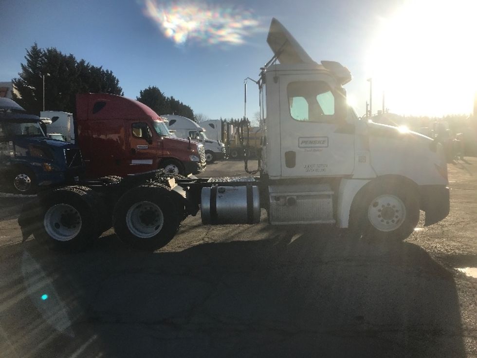 Day Cab Tractor-Heavy Duty Tractors-Freightliner-2019-T12664ST-Hagerstown-MD-341,735\n\t\tmiles-$ 52,500 - Image 8