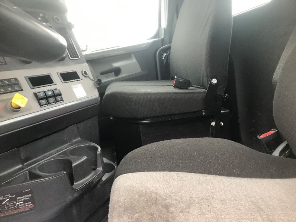 Day Cab Tractor-Heavy Duty Tractors-Freightliner-2019-T12664ST-Hagerstown-MD-421,650\n\t\tmiles-$ 48,000 - Image 10