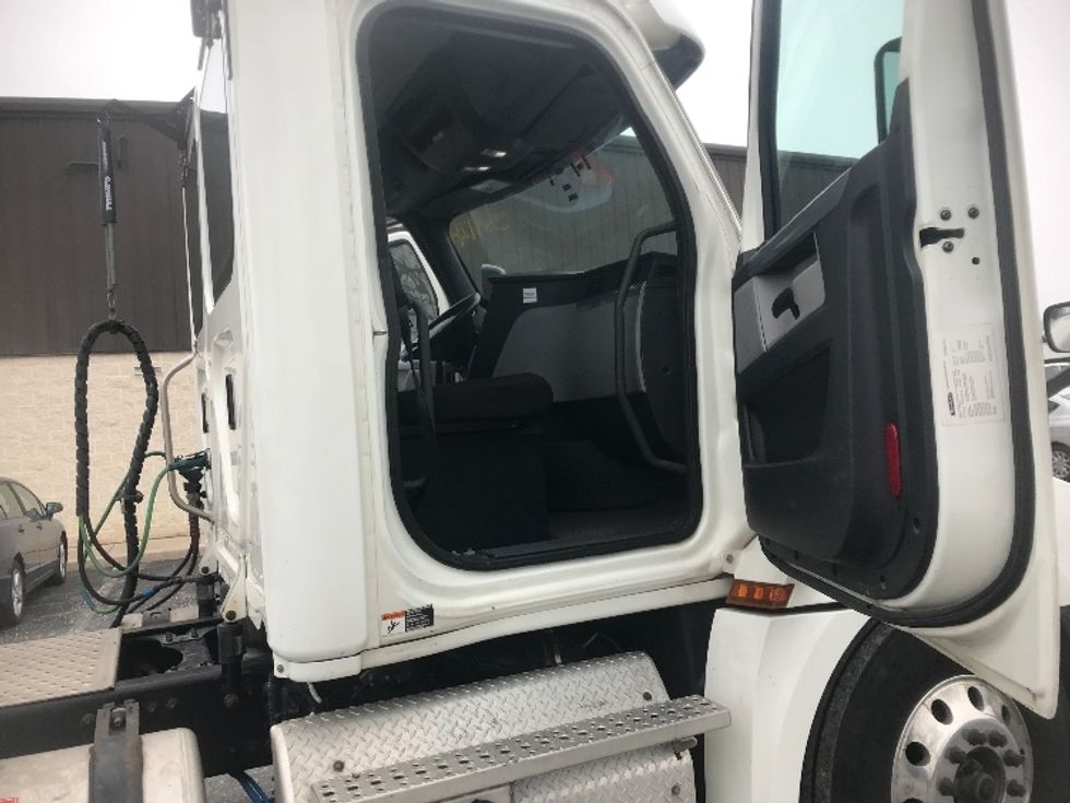 Day Cab Tractor-Heavy Duty Tractors-Freightliner-2019-T12664ST-Hagerstown-MD-421,650\n\t\tmiles-$ 48,000 - Image 12