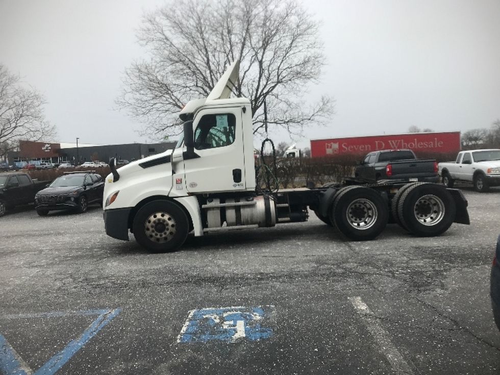 Day Cab Tractor-Heavy Duty Tractors-Freightliner-2019-T12664ST-Hagerstown-MD-421,650\n\t\tmiles-$ 48,000 - Image 4