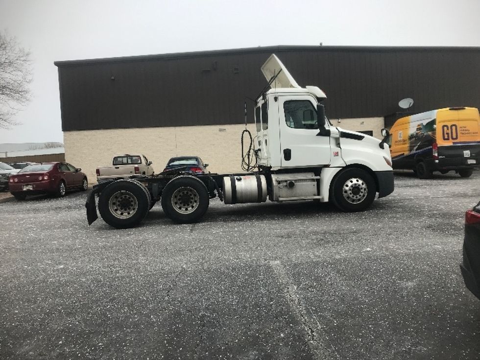 Day Cab Tractor-Heavy Duty Tractors-Freightliner-2019-T12664ST-Hagerstown-MD-421,650\n\t\tmiles-$ 48,000 - Image 8