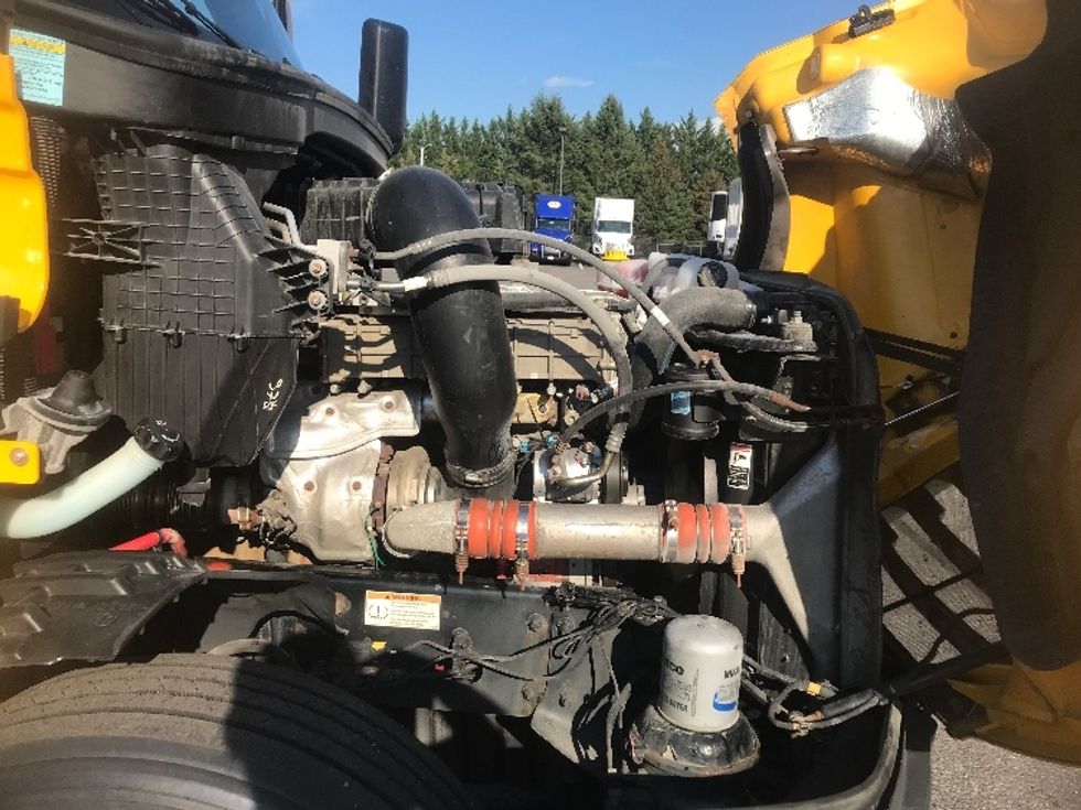 Day Cab Tractor-Heavy Duty Tractors-Freightliner-2019-T12664ST-Hagerstown-MD-481,817\n\t\tmiles-$ 36,250 - Image 15