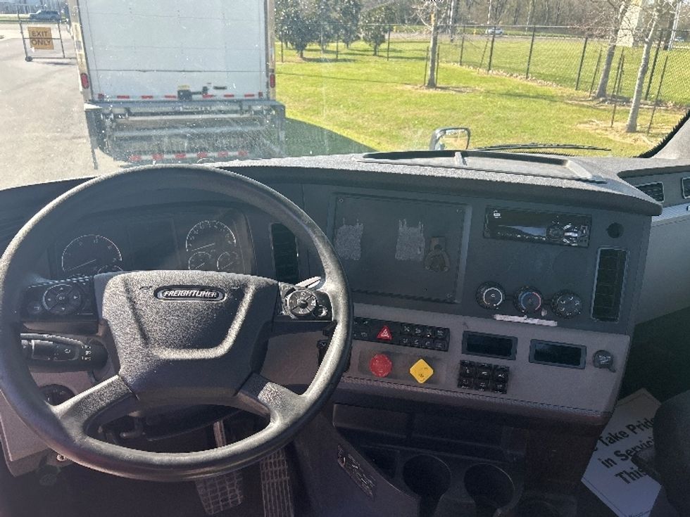 Day Cab Tractor-Heavy Duty Tractors-Freightliner-2019-T12664ST-Hammond-LA-401,950\n\t\tmiles-$ 44,500 - Image 11