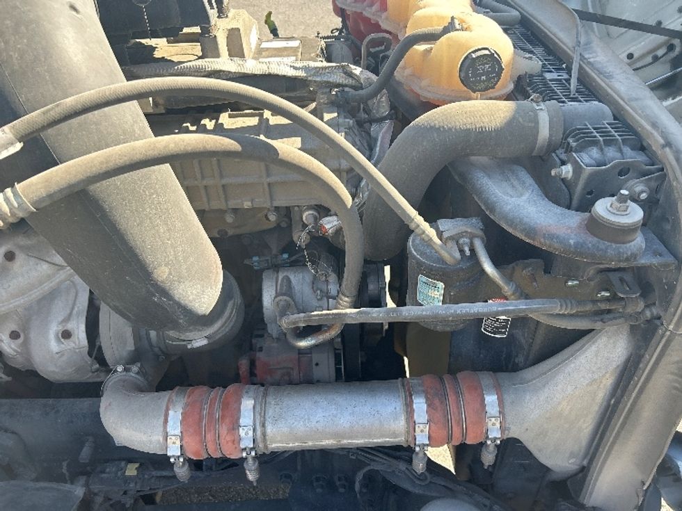 Day Cab Tractor-Heavy Duty Tractors-Freightliner-2019-T12664ST-Hammond-LA-401,950\n\t\tmiles-$ 44,500 - Image 15