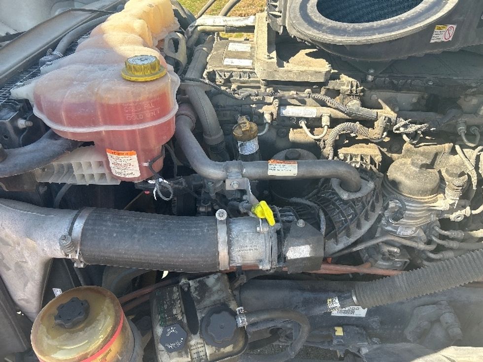 Day Cab Tractor-Heavy Duty Tractors-Freightliner-2019-T12664ST-Hammond-LA-401,950\n\t\tmiles-$ 44,500 - Image 16