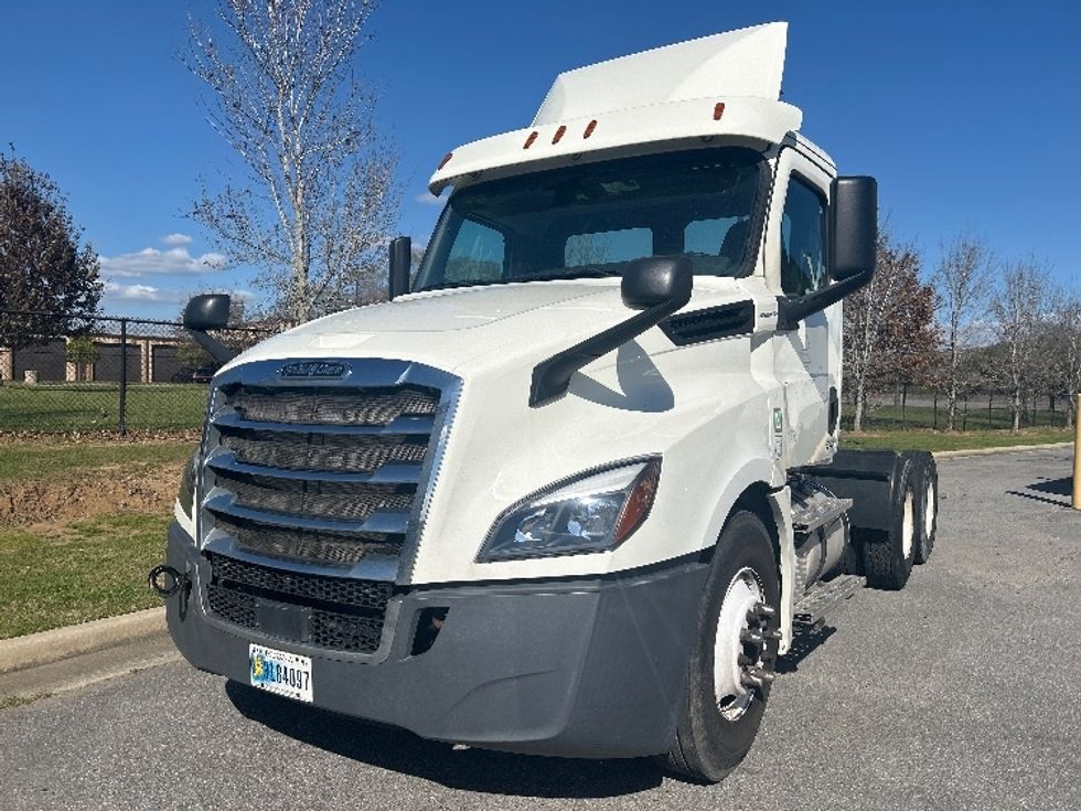 Day Cab Tractor-Heavy Duty Tractors-Freightliner-2019-T12664ST-Hammond-LA-401,950\n\t\tmiles-$ 44,500 - Image 3