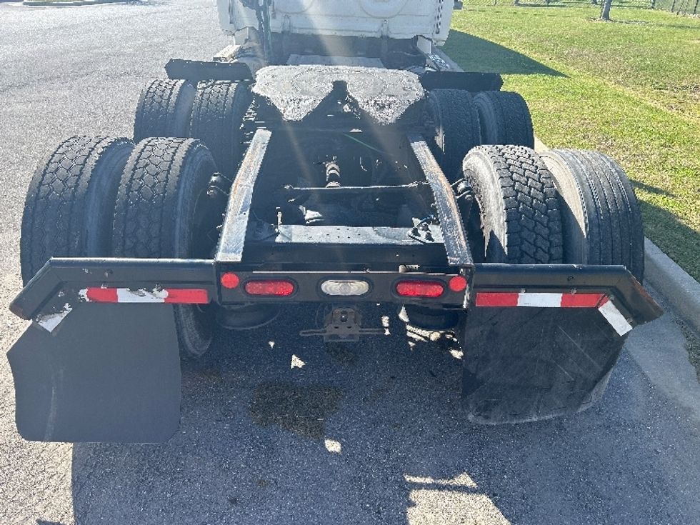 Day Cab Tractor-Heavy Duty Tractors-Freightliner-2019-T12664ST-Hammond-LA-401,950\n\t\tmiles-$ 44,500 - Image 6