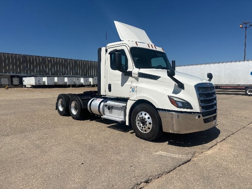Day Cab Tractor-Heavy Duty Tractors-Freightliner-2019-T12664ST-Hammond-LA-412,162\n\t\tmiles-$ 45,500 - Image 1
