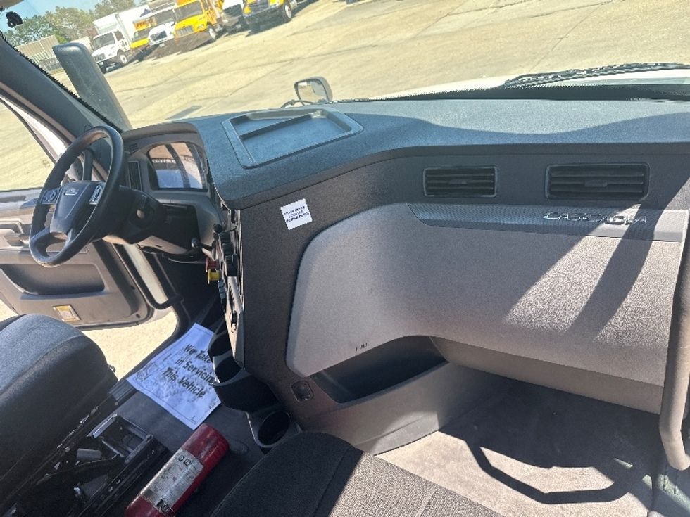 Day Cab Tractor-Heavy Duty Tractors-Freightliner-2019-T12664ST-Hammond-LA-412,162\n\t\tmiles-$ 45,500 - Image 13