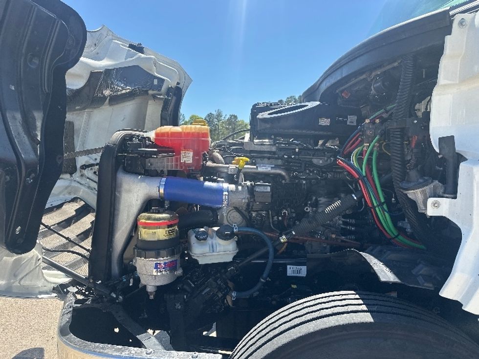 Day Cab Tractor-Heavy Duty Tractors-Freightliner-2019-T12664ST-Hammond-LA-412,162\n\t\tmiles-$ 45,500 - Image 16