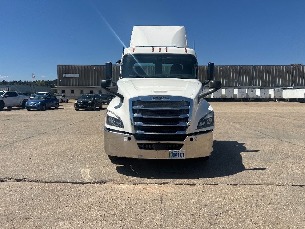 Day Cab Tractor-Heavy Duty Tractors-Freightliner-2019-T12664ST-Hammond-LA-412,162\n\t\tmiles-$ 45,500 - Image 2