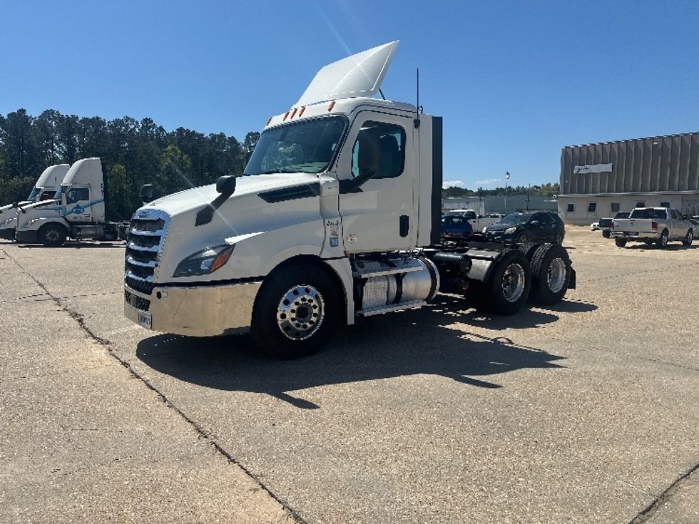 Day Cab Tractor-Heavy Duty Tractors-Freightliner-2019-T12664ST-Hammond-LA-412,162\n\t\tmiles-$ 45,500 - Image 3