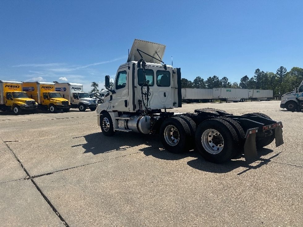 Day Cab Tractor-Heavy Duty Tractors-Freightliner-2019-T12664ST-Hammond-LA-412,162\n\t\tmiles-$ 45,500 - Image 5