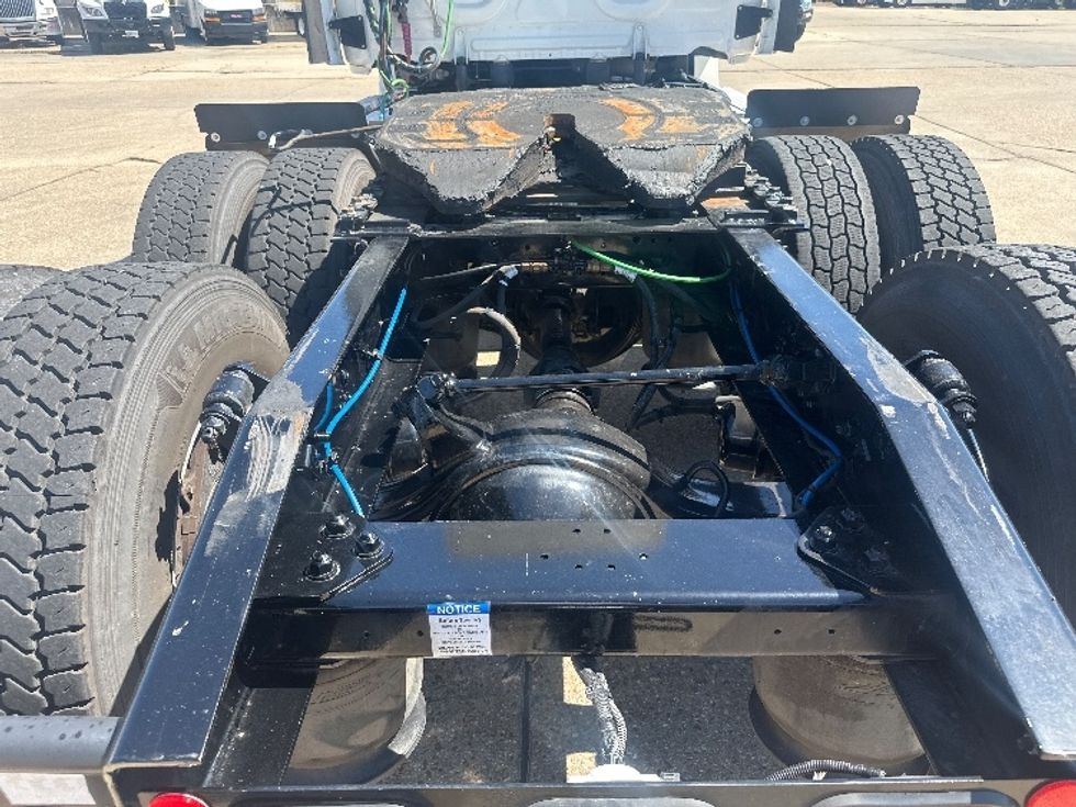 Day Cab Tractor-Heavy Duty Tractors-Freightliner-2019-T12664ST-Hammond-LA-412,162\n\t\tmiles-$ 45,500 - Image 6