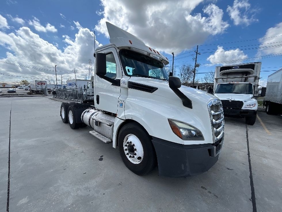 Day Cab Tractor-Heavy Duty Tractors-Freightliner-2019-T12664ST-Hammond-LA-456,896\n\t\tmiles-$ 41,500 - Image 1