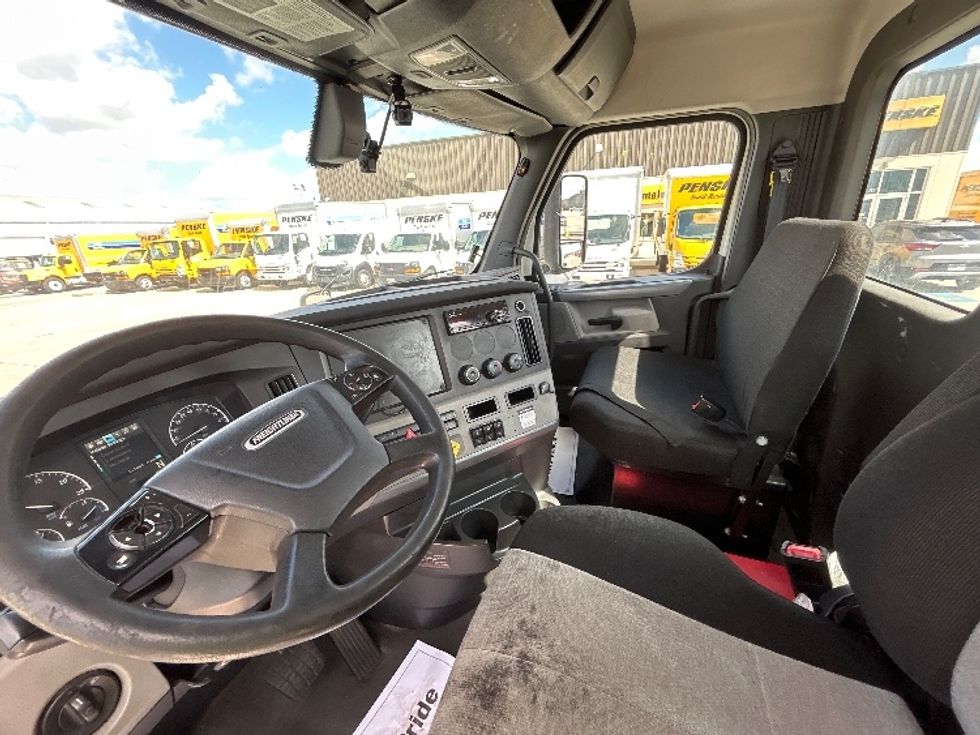 Day Cab Tractor-Heavy Duty Tractors-Freightliner-2019-T12664ST-Hammond-LA-456,896\n\t\tmiles-$ 41,500 - Image 10